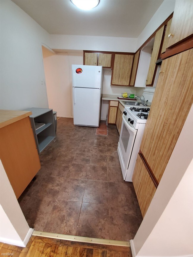 Building Photo - 3 br, 1.5 bath Townhome - 6553 Booth St 2