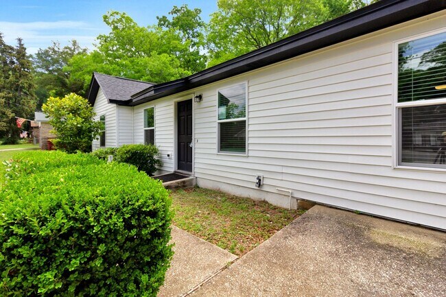 Building Photo - 3 Bedroom in Crestview!!