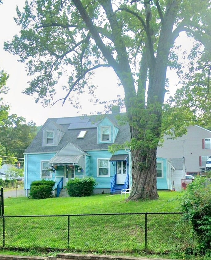 Building Photo - 549 Valley St