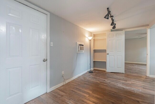 Foto del edificio - 4206 Walker St