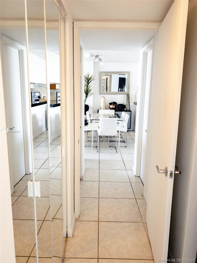 Foto del edificio - 600 NE 36th St