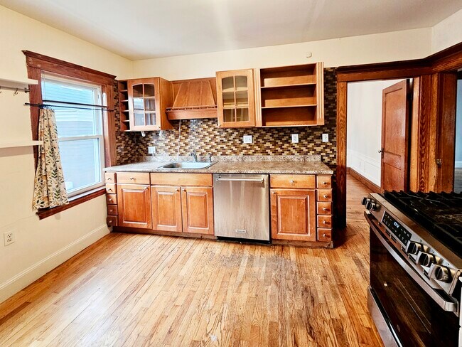 Building Photo - 12 Saint Peter St