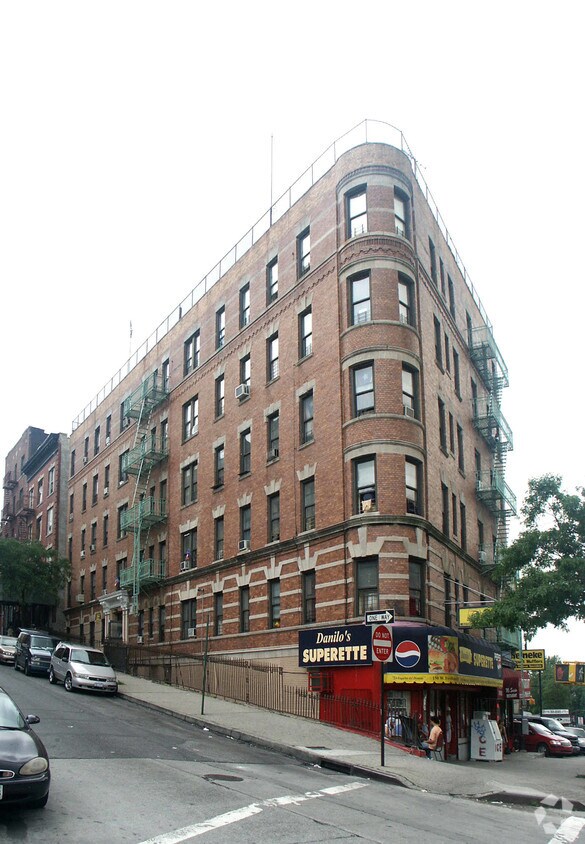 Foto principal - 2333 N Loring Pl