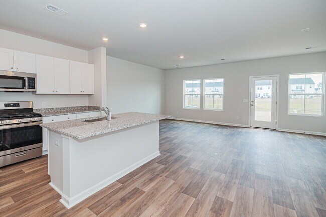 Building Photo - Spacious 3 bedroom Townhome with pond view