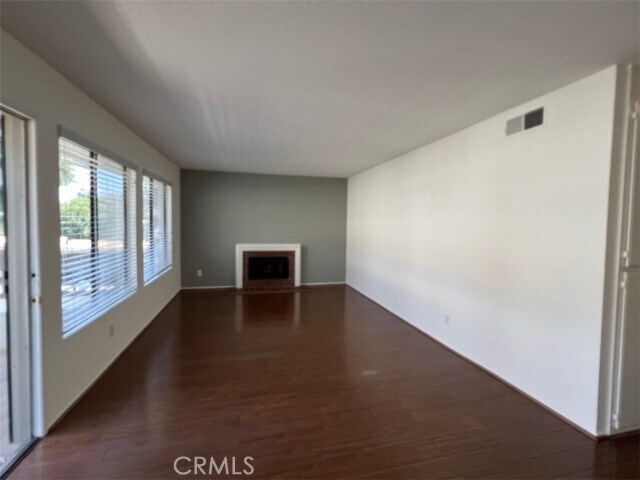 Building Photo - 25675 View Pointe