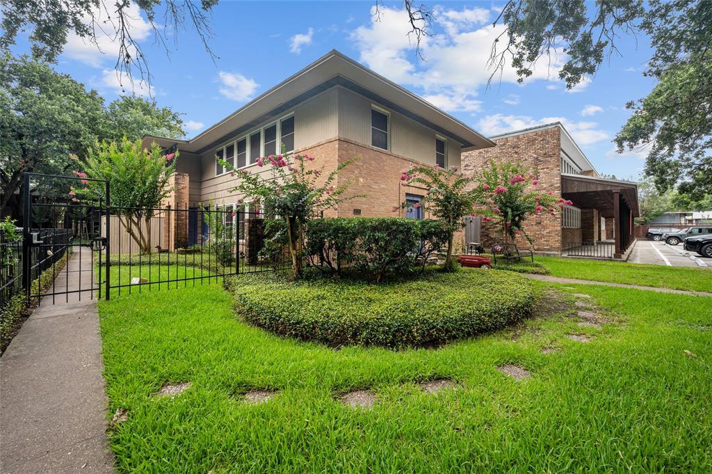 Primary Photo - 4018 Blue Bonnet Blvd