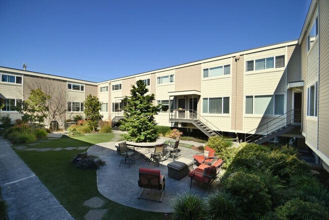 Building Photo - 2Bd/1.5Ba Edmonds Condo