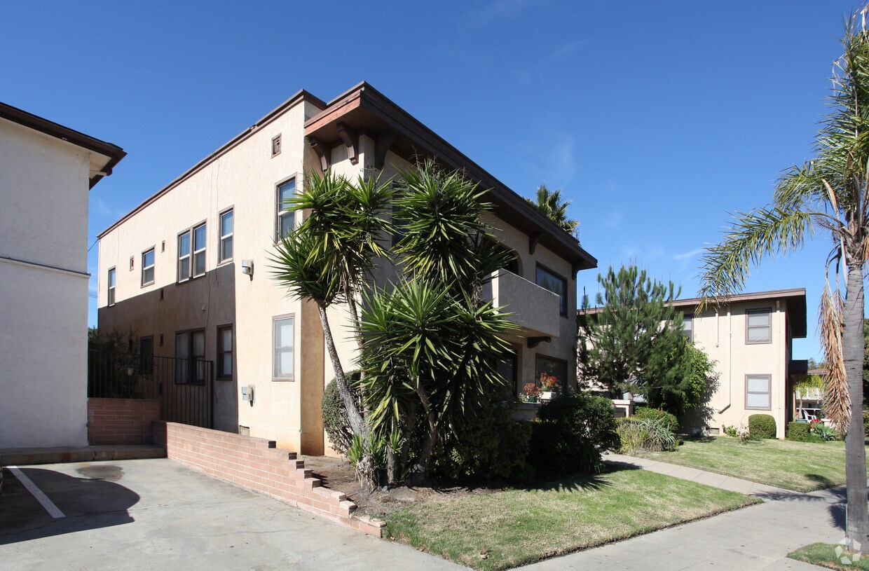 Foto principal - 3682-3696 Park Blvd