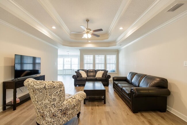 Building Photo - Beautiful 3-Bedroom Home with Modern Finishes and Outdoor Living in Nelson Hill NEAR the pond