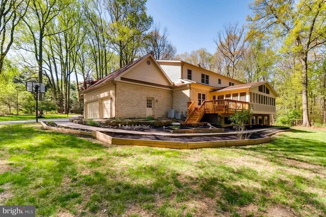 Building Photo - 13810 Lakeside Dr