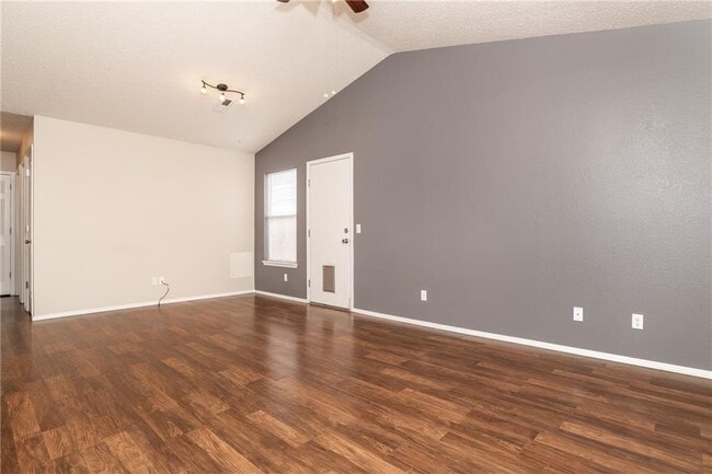 Building Photo - 15 Brookhollow Pl