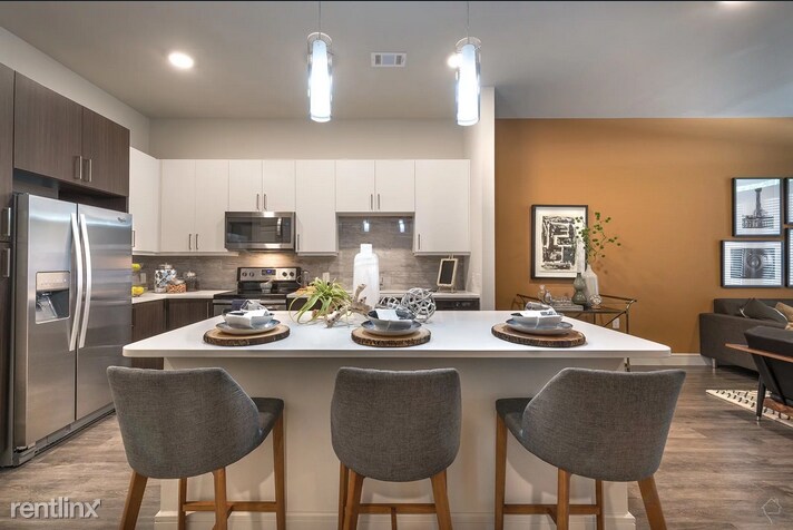 Foto principal - 1 br, 1 bath Flat - 13355 Noel Rd 619