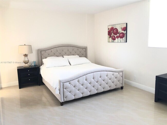 Building Photo - 3001 S Ocean Dr