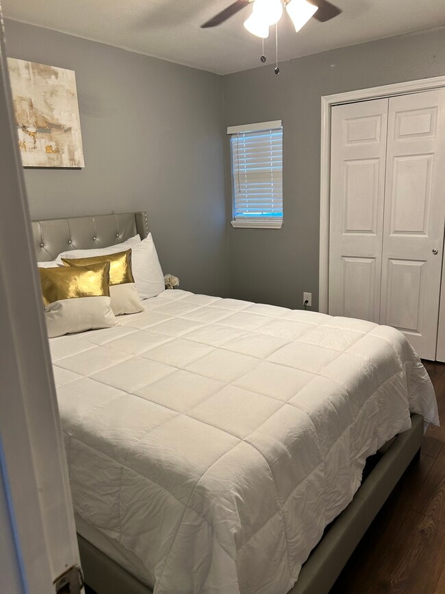 Queen bedroom - 279 Chatsworth St