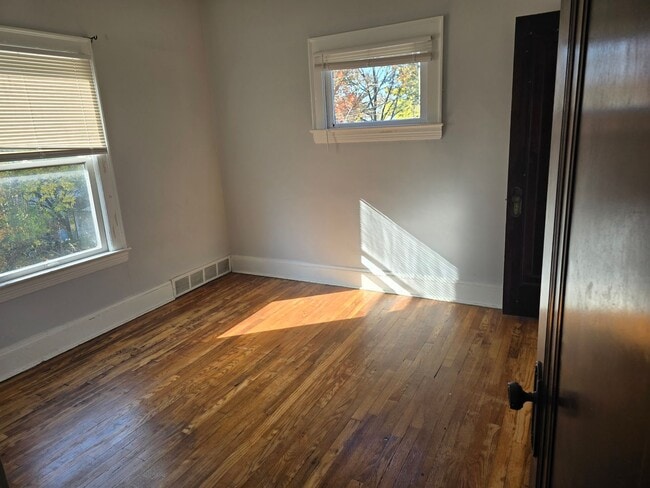 Foto del edificio - 3570 E 151st St