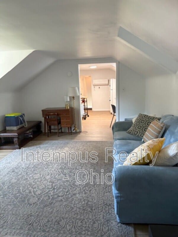 Foto del edificio - 930 Mansell Dr