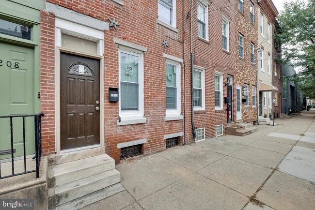 Building Photo - 1210 N Howard St