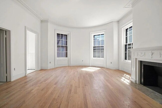 Building Photo - 267 Clarendon St