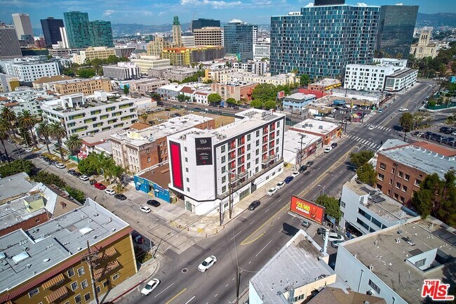 Foto del edificio - 719 S Hoover St