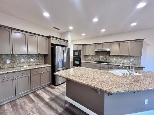 Foto del edificio - $2,895 Barstow & De Wolf, 4 Bedroom House - Dennis Ave. Clovis / Energy Efficient Smart Home