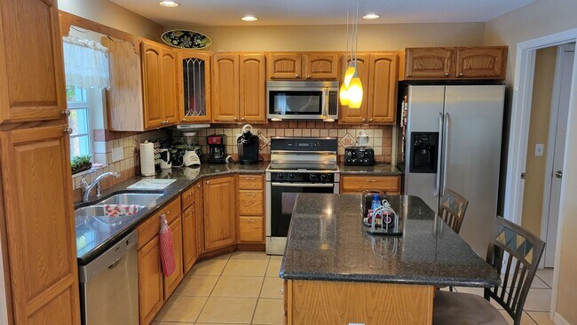 Building Photo - Seasonal/short term ONLY  2/2 single famil...