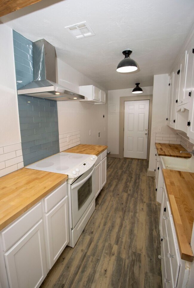 Foto del edificio - 2 bed near Plaza remodeled!