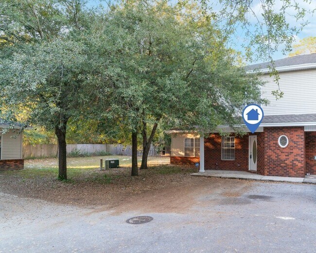 Foto del edificio - 827 Fairview Dr