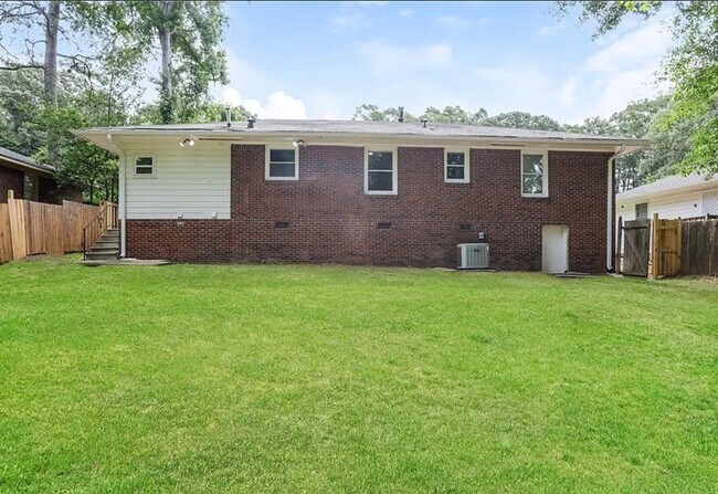 Building Photo - 2765 Fairlane Dr SE