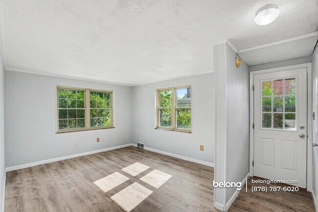 Foto del edificio - 5240 Orchard Hill Dr