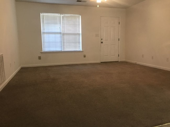 Building Photo - 141 Rosewood Dr