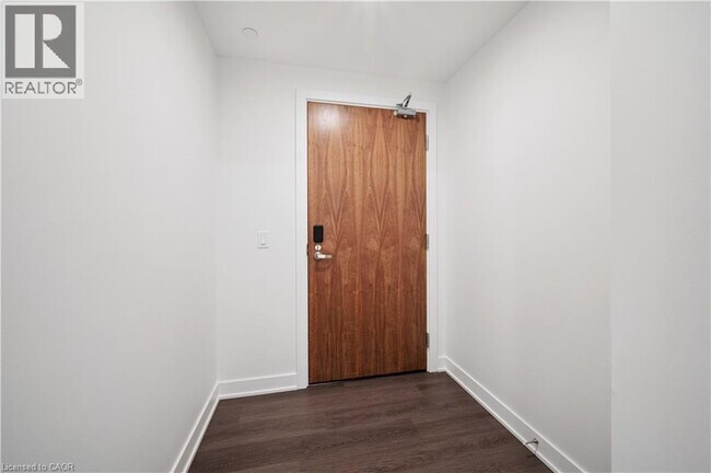 Building Photo - 25 Wellington St S