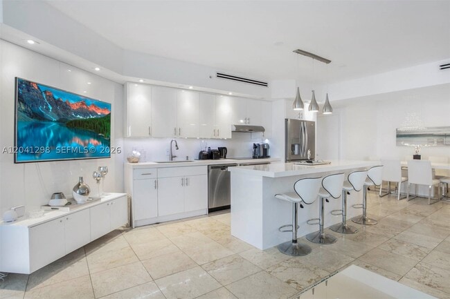 Building Photo - 4775 Collins Ave