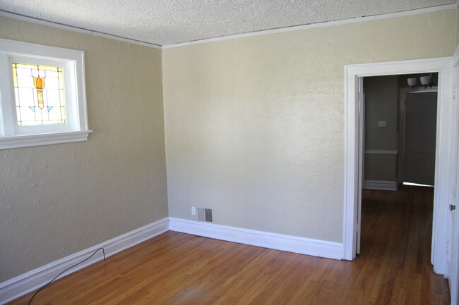 Building Photo - 1708 Yale Ave