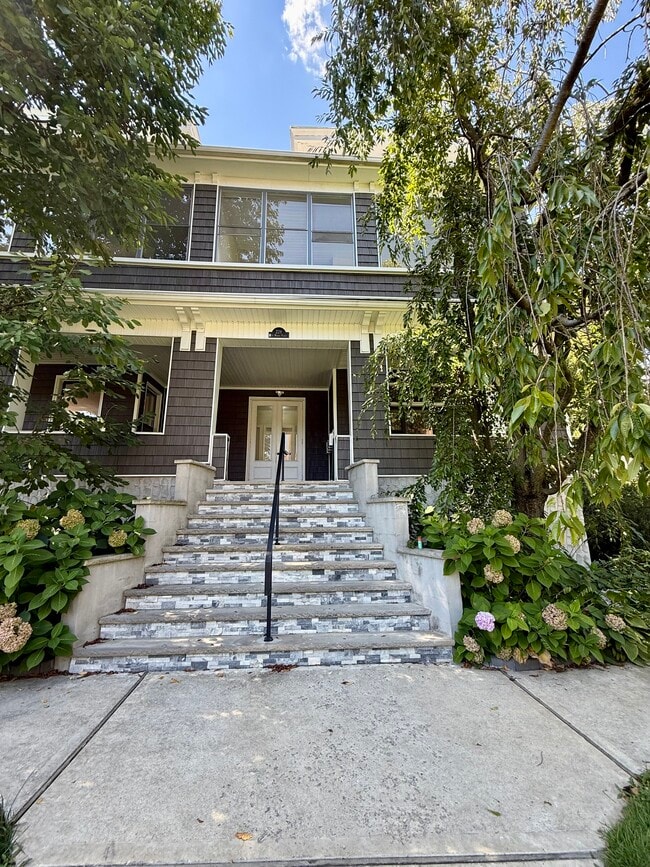Building Photo - 228 Saint Marks Pl