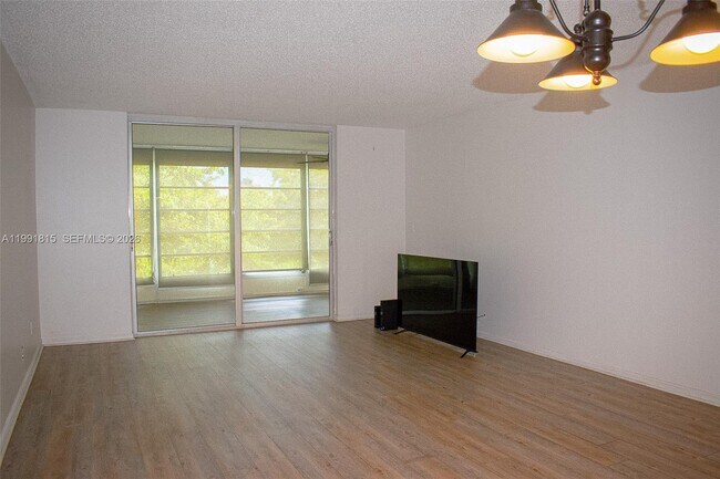 Foto del edificio - 260 NW 76th Ave