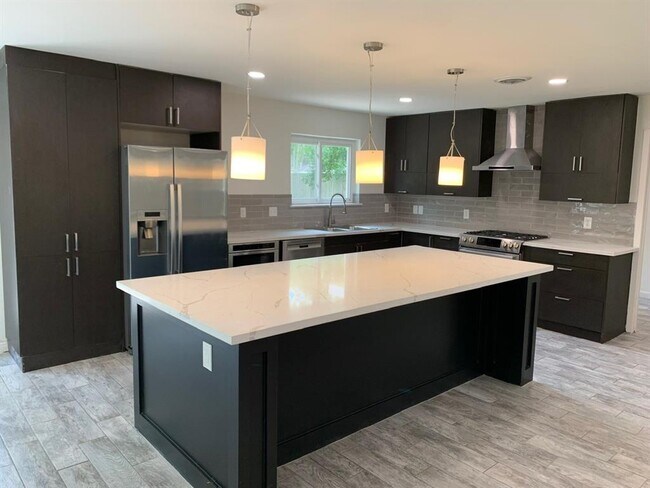Foto del edificio - 7907 Braesview Ln