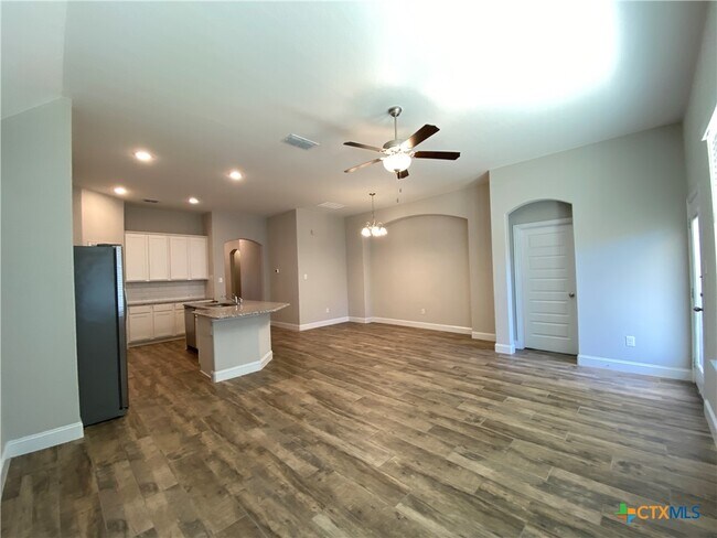 Foto del edificio - 1331 Hillsong St