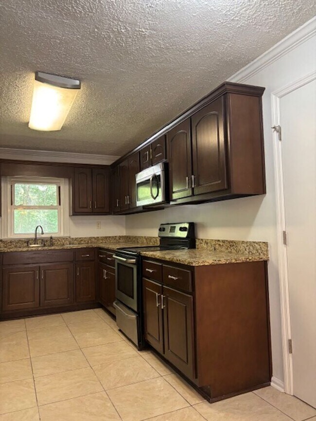 Foto del edificio - Welcome to this charming 3-bedroom, 1-bathroom home located in the city of Columbus, GA.