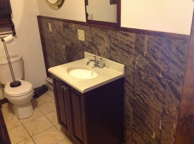 Foto del edificio - 1037 Reading Rd