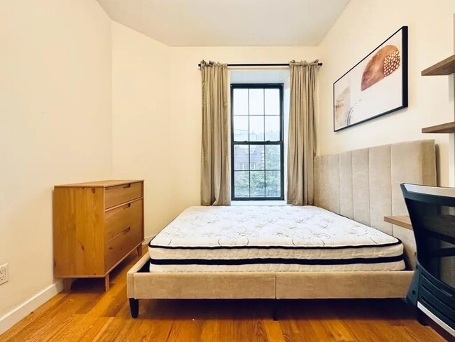 Foto del edificio - Furnished room/NOT APARTMENT