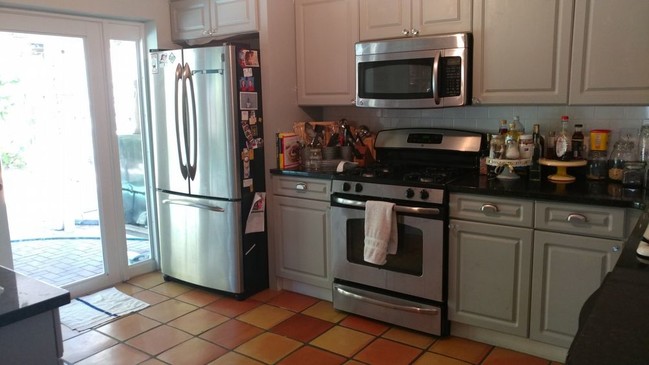 Foto del edificio - 1748 Harbor Oaks Dr