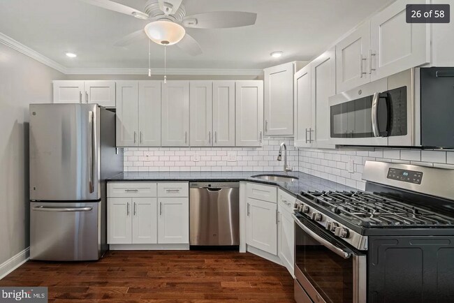 Walk right into this beautiful kitchen - 3131 Richmond St