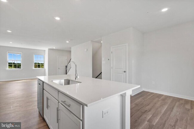 Building Photo - 16631 Green Glade Dr