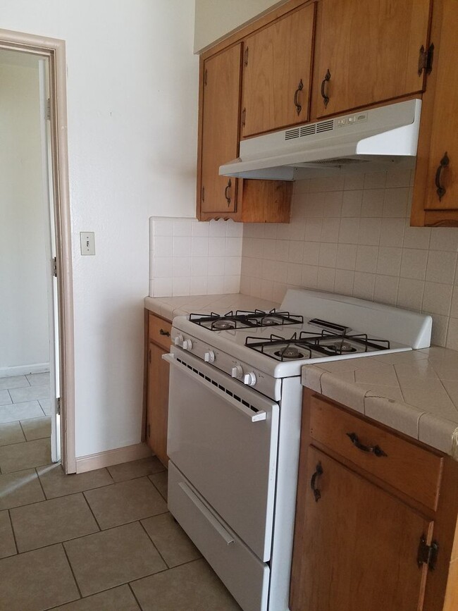 Foto del edificio - 2 Br 1 Ba available Now