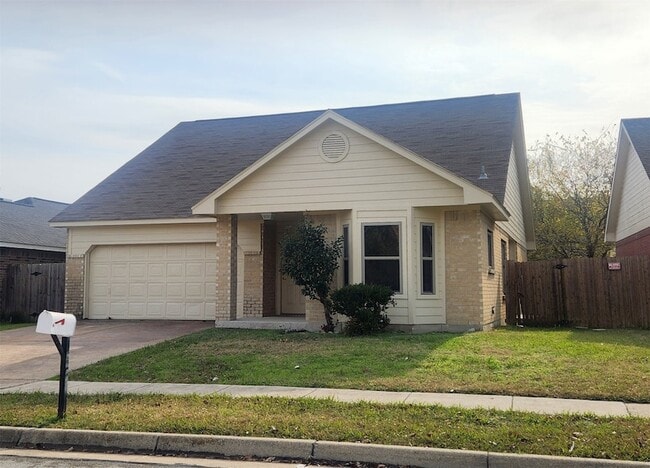 Photo - 802 Headwater Dr House