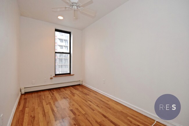 Building Photo - 400 4th Ave