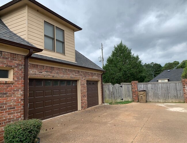 Building Photo - 1695 Berryhill Rd