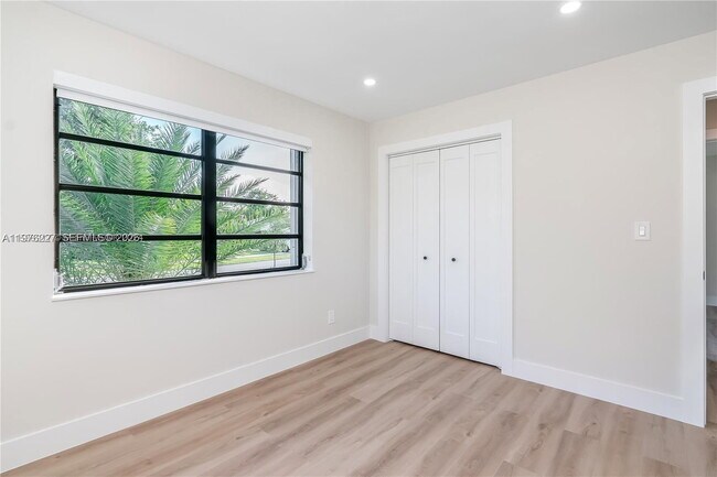 Foto del edificio - 8421 SW 27th Terrace
