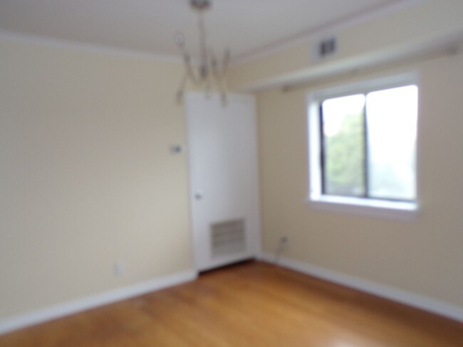 Foto del edificio - Top Floor Condo in Alexandria- Van Dorn Area