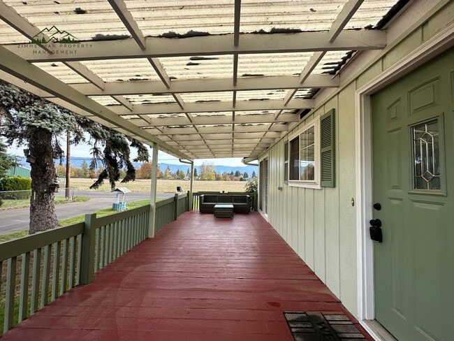 Building Photo - Coburg Beauty!! Renovated 3-bedroom, 2- bathroom